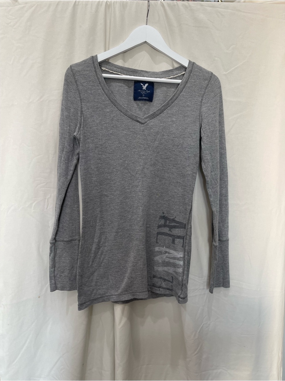 American Eagle Outfitters Women’s Gray V-Neck Long Sleeve Tee